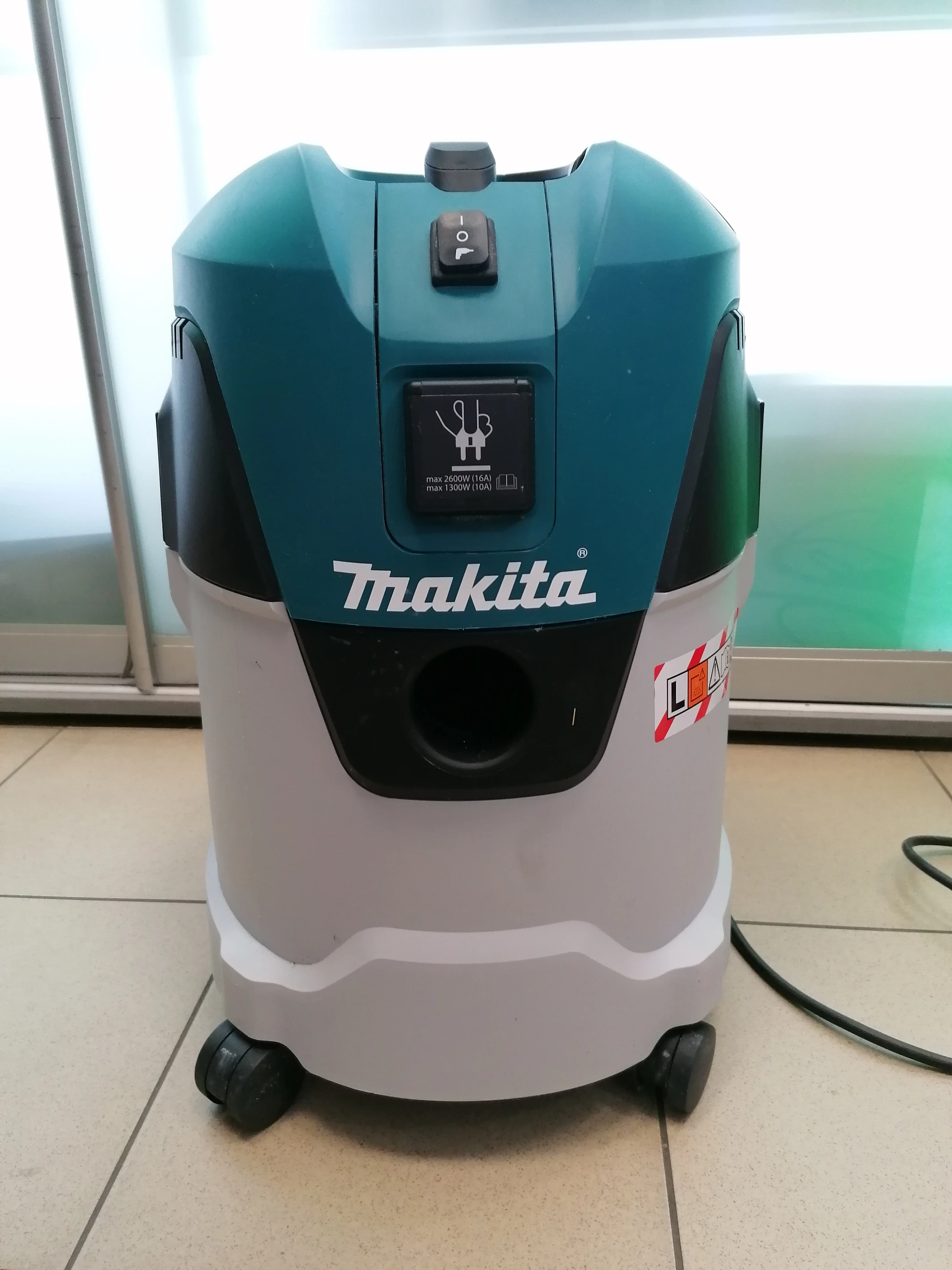 odkurzacz-makita-vc2512l-targowa-41-warszawa