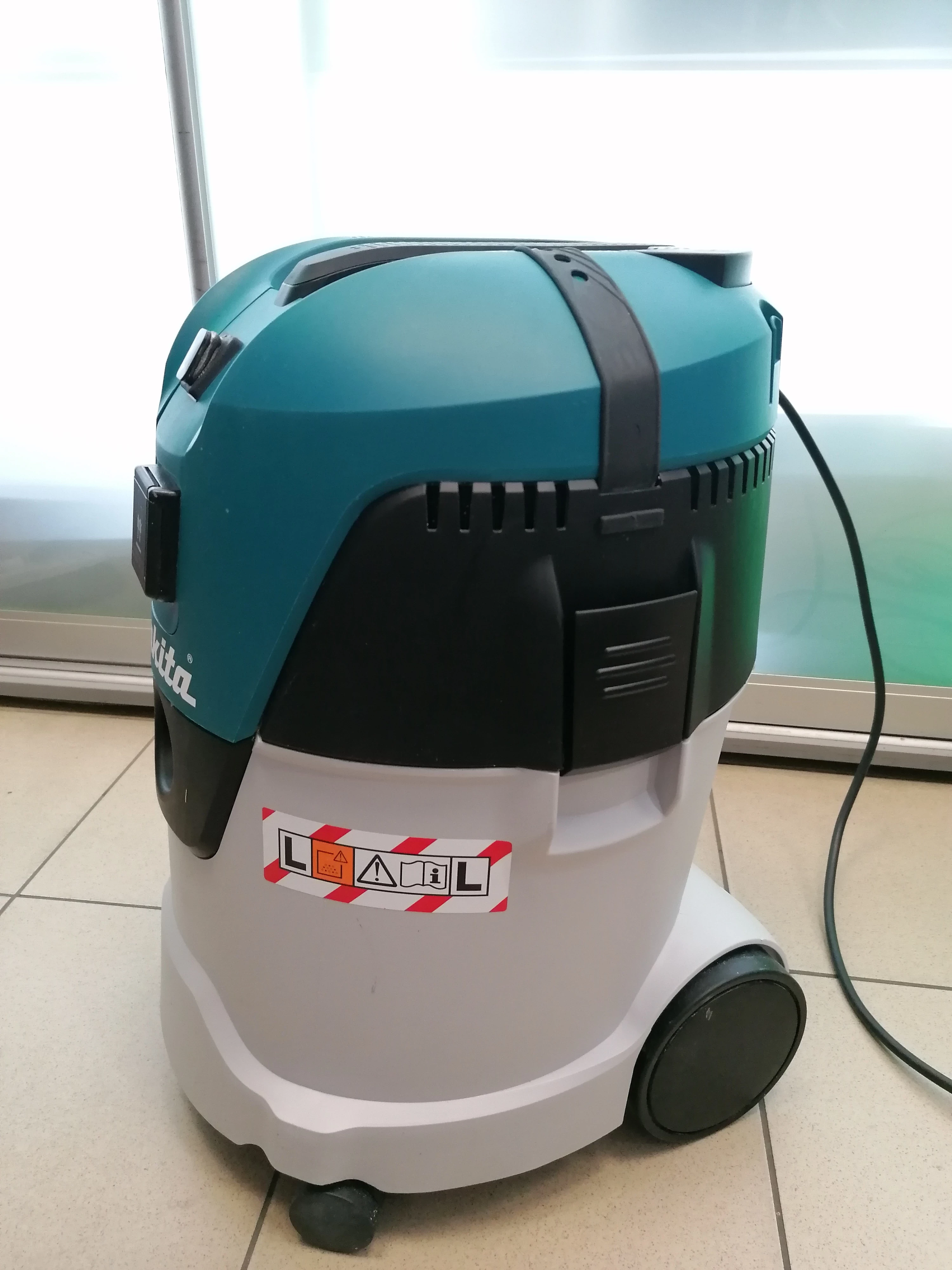 odkurzacz-makita-vc2512l-stan-uzywany