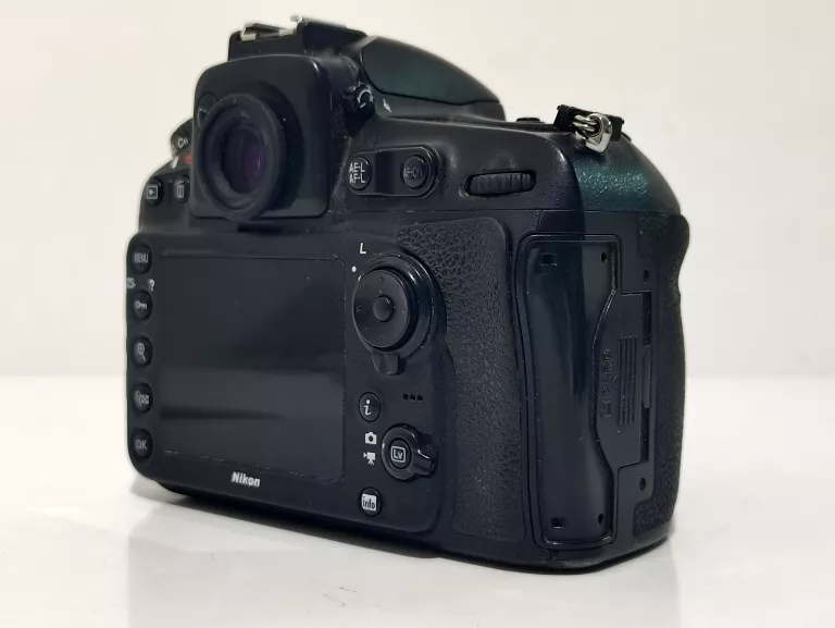 lustrzanka-nikon-d810-akcesoriaprzebieg160k-stan-11323-2