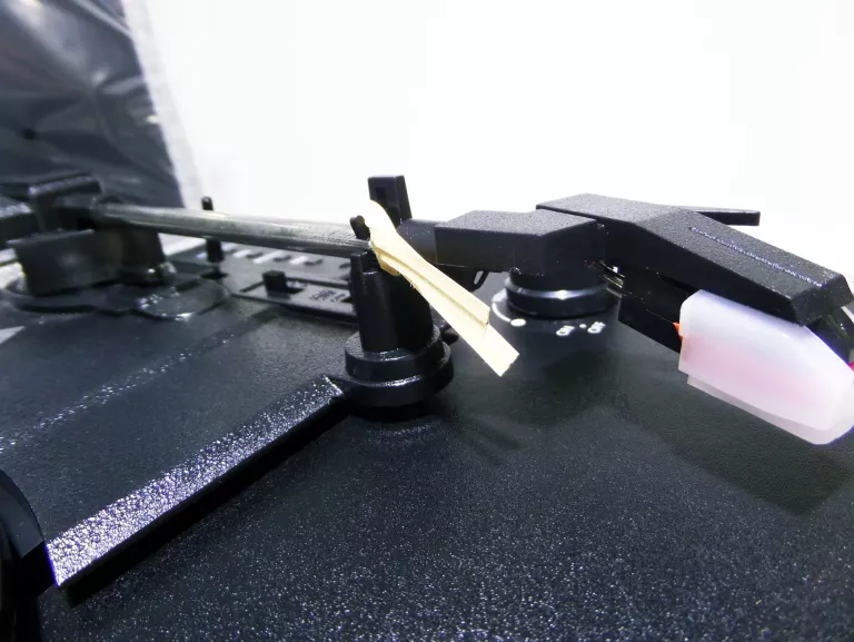 gramofon-maginon-wbudowany-przedwzmacniacz-brak-informacji