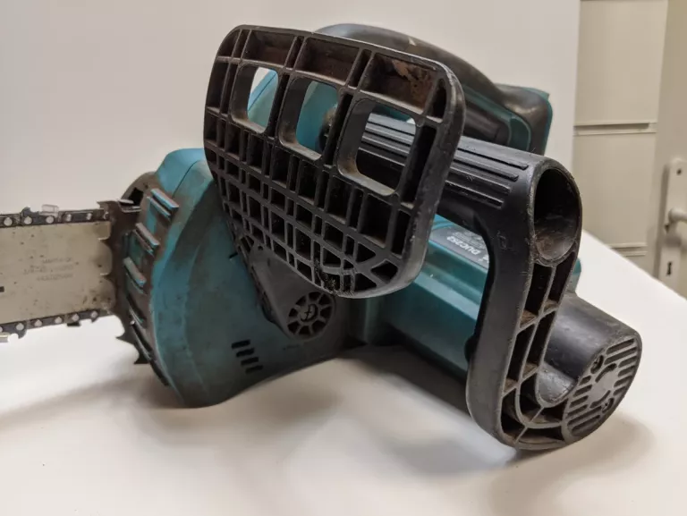 PIŁA ELEKTRYCZNA MAKITA DUC252
