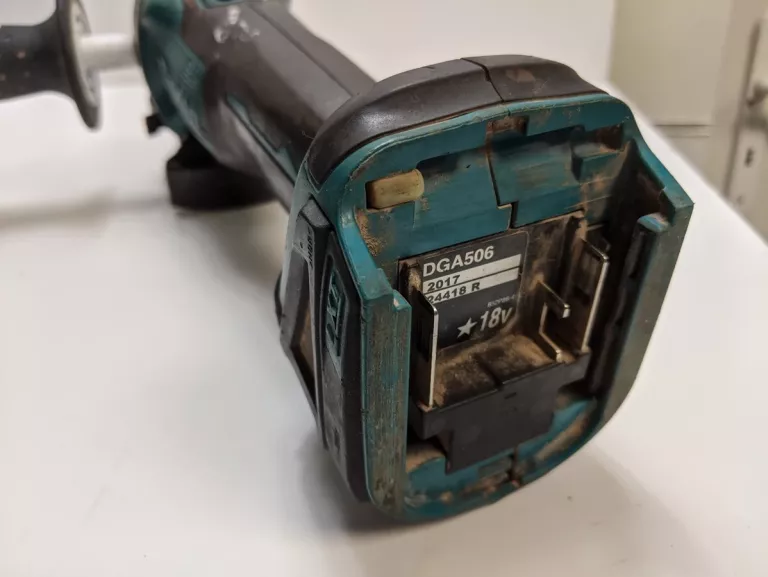 PIŁA ELEKTRYCZNA MAKITA DUC252