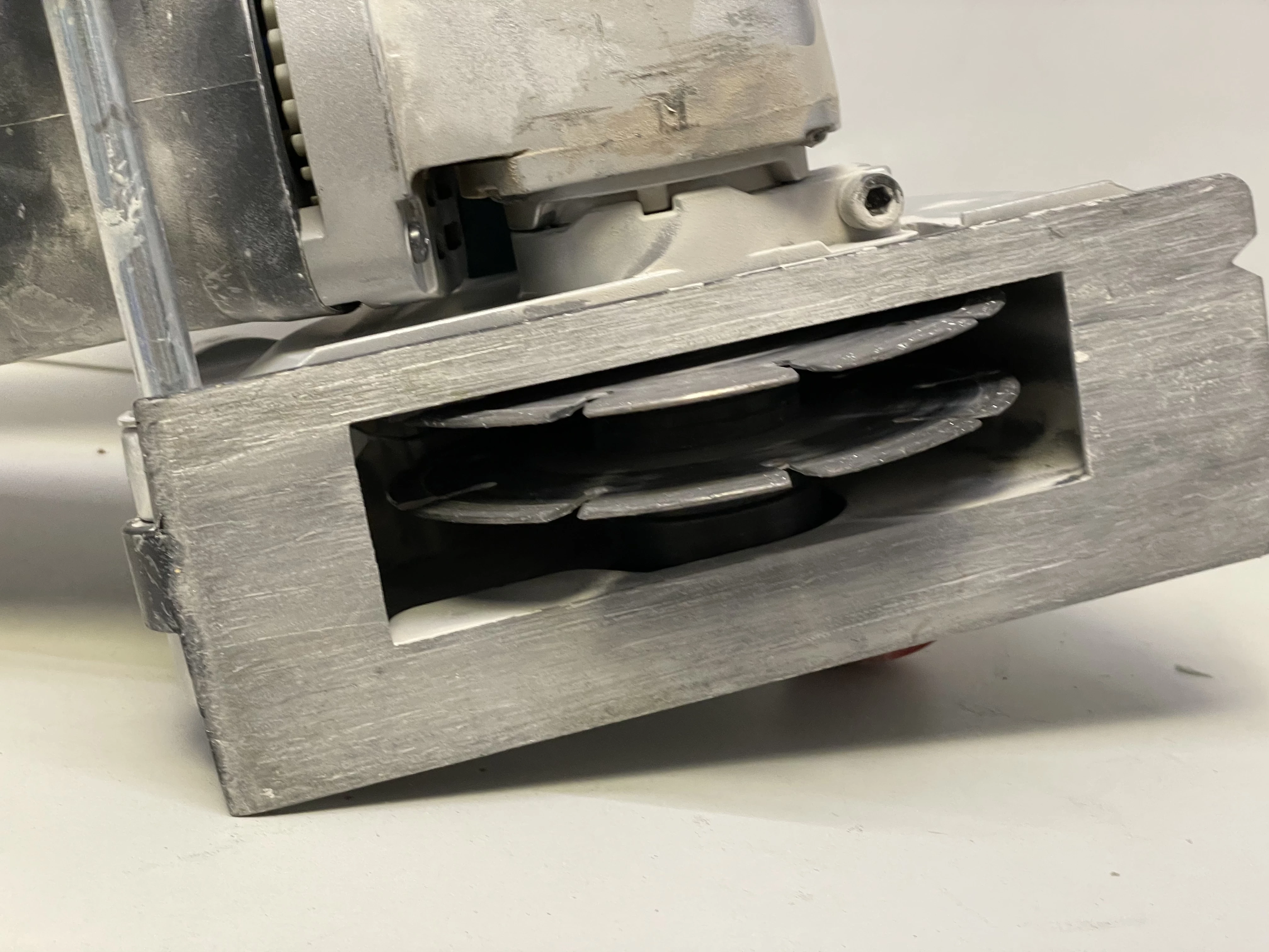 bruzdownica-erbauer-ewc1500-125mm-1500w-maksymalna-glebokosc-ciecia-29