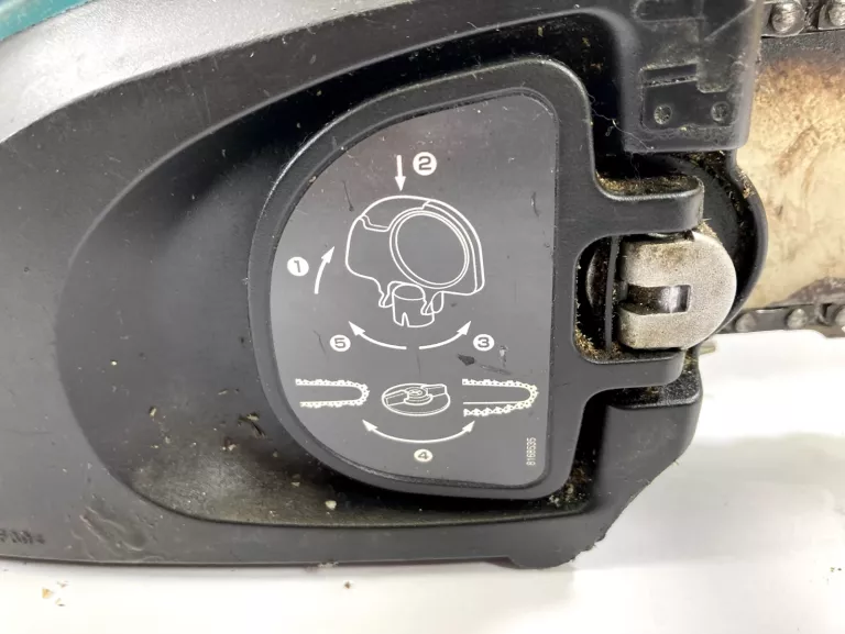 PIŁA ŁAŃCUCHOWA MAKITA UC4020A 1800 W / 2,34 KM