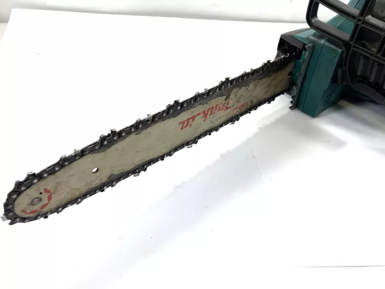 PIŁA ŁAŃCUCHOWA MAKITA UC4020A 1800 W / 2,34 KM