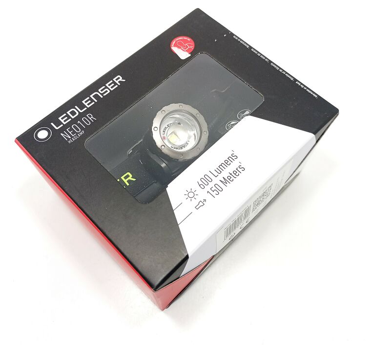 ledlenser-neo10r-latarka-cechy-dodatkowe-klips-do-mocowania