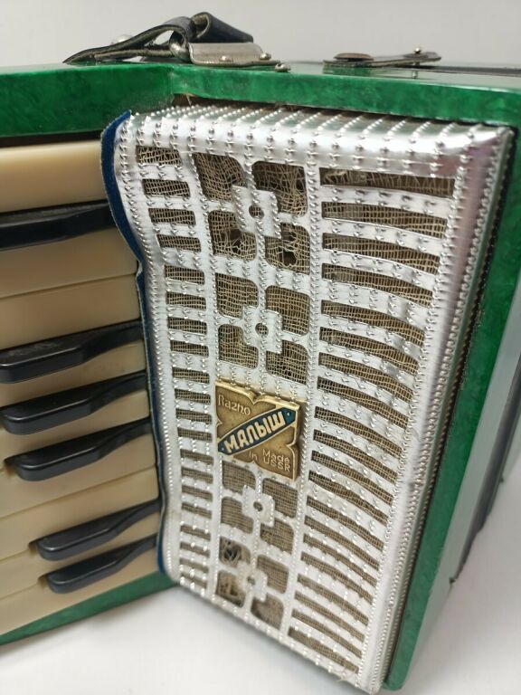 maly-akordeon-malysz-razno-made-in-ussr-10-basow-stan-uzywany