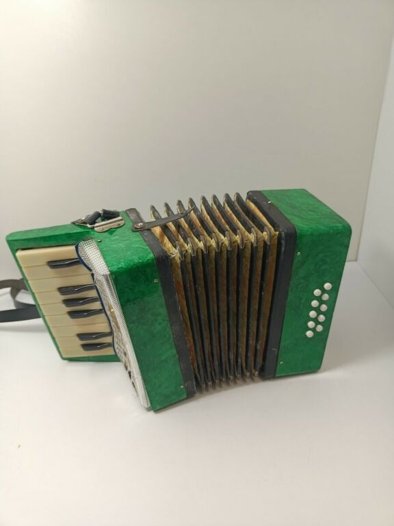 maly-akordeon-malysz-razno-made-in-ussr-10-basow-marka-razno