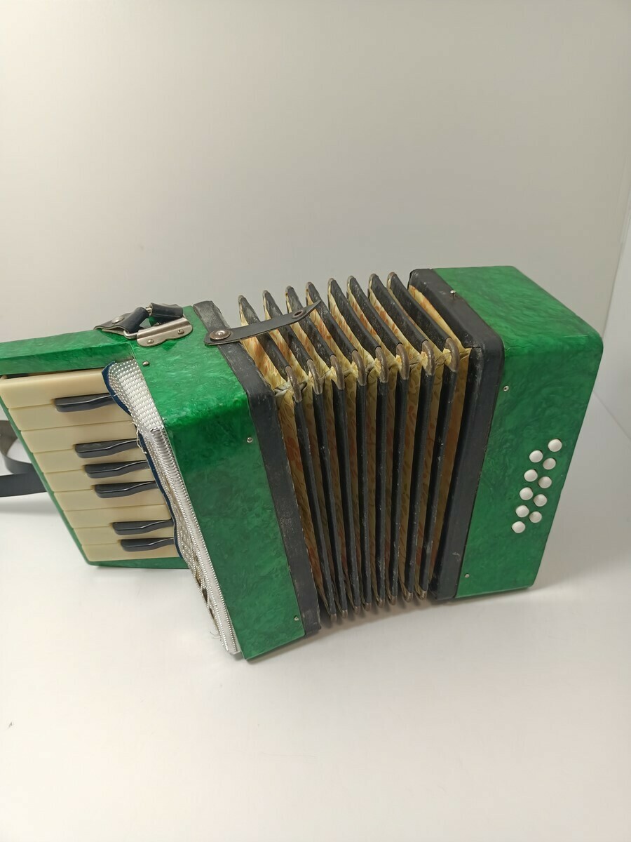 maly-akordeon-malysz-razno-made-in-ussr-10-basow-product-id