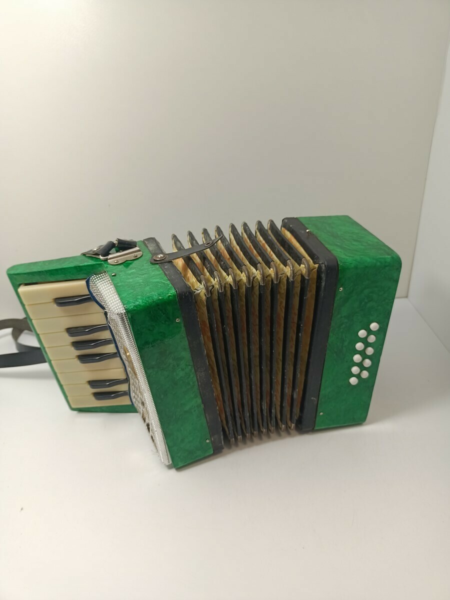 maly-akordeon-malysz-razno-made-in-ussr-10-basow-marka-razno