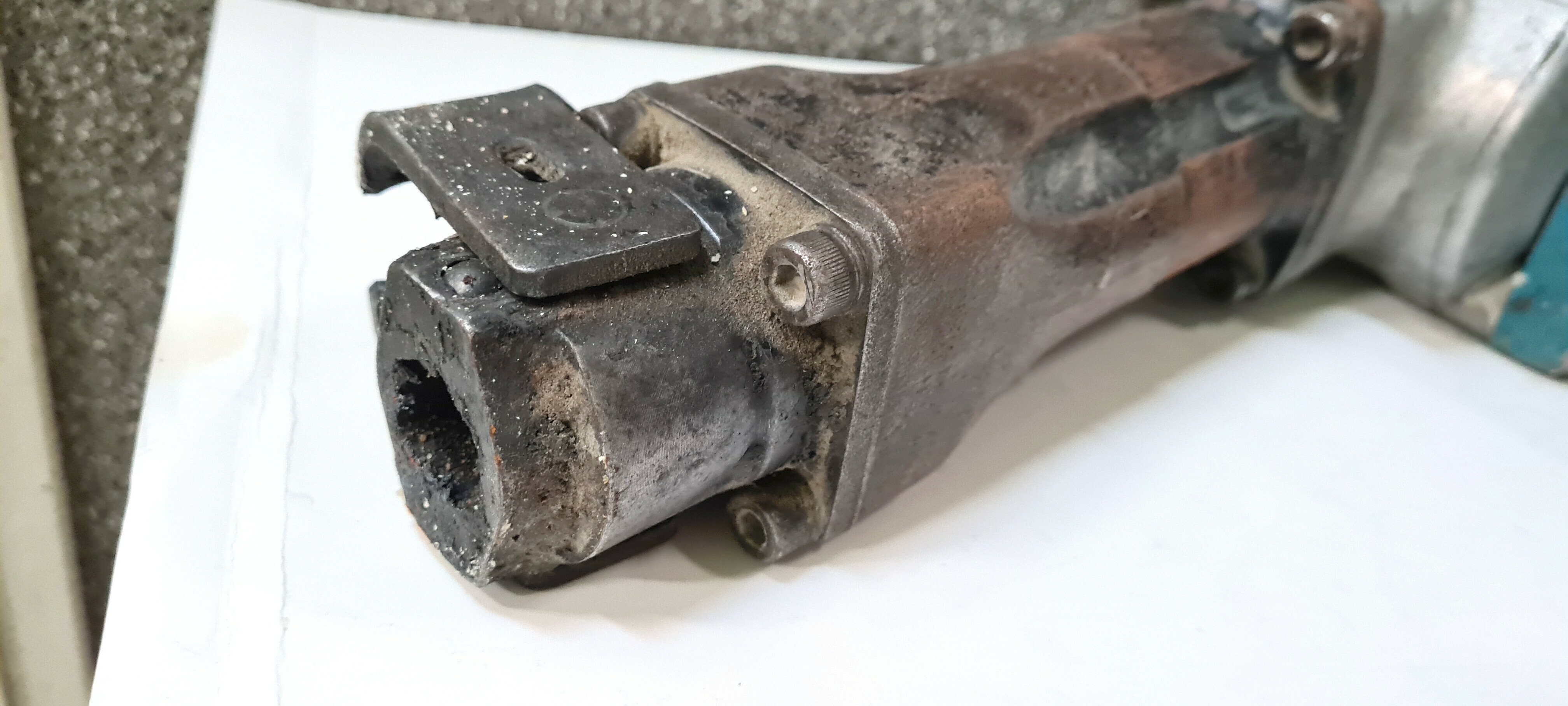 kultowa-makita-mlot-hm1200-polecam-typ-uchwytu-inny