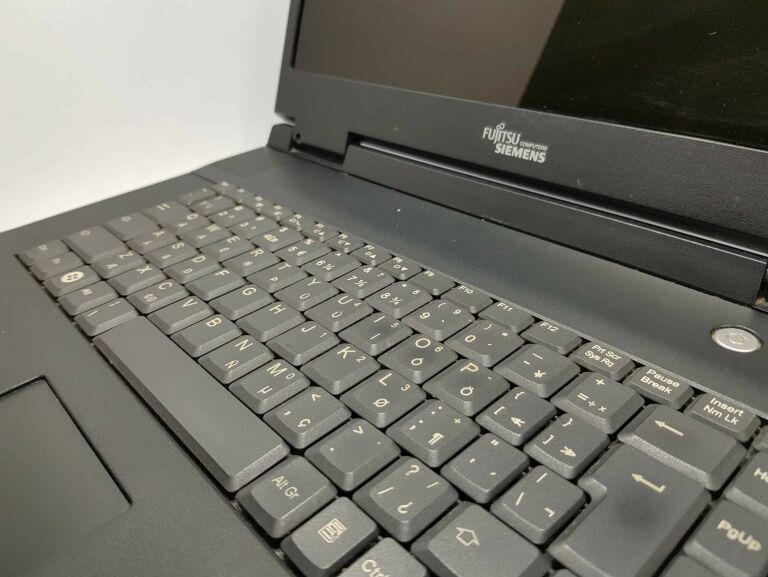 LAPTOP FUJITSU SIEMENS VA250