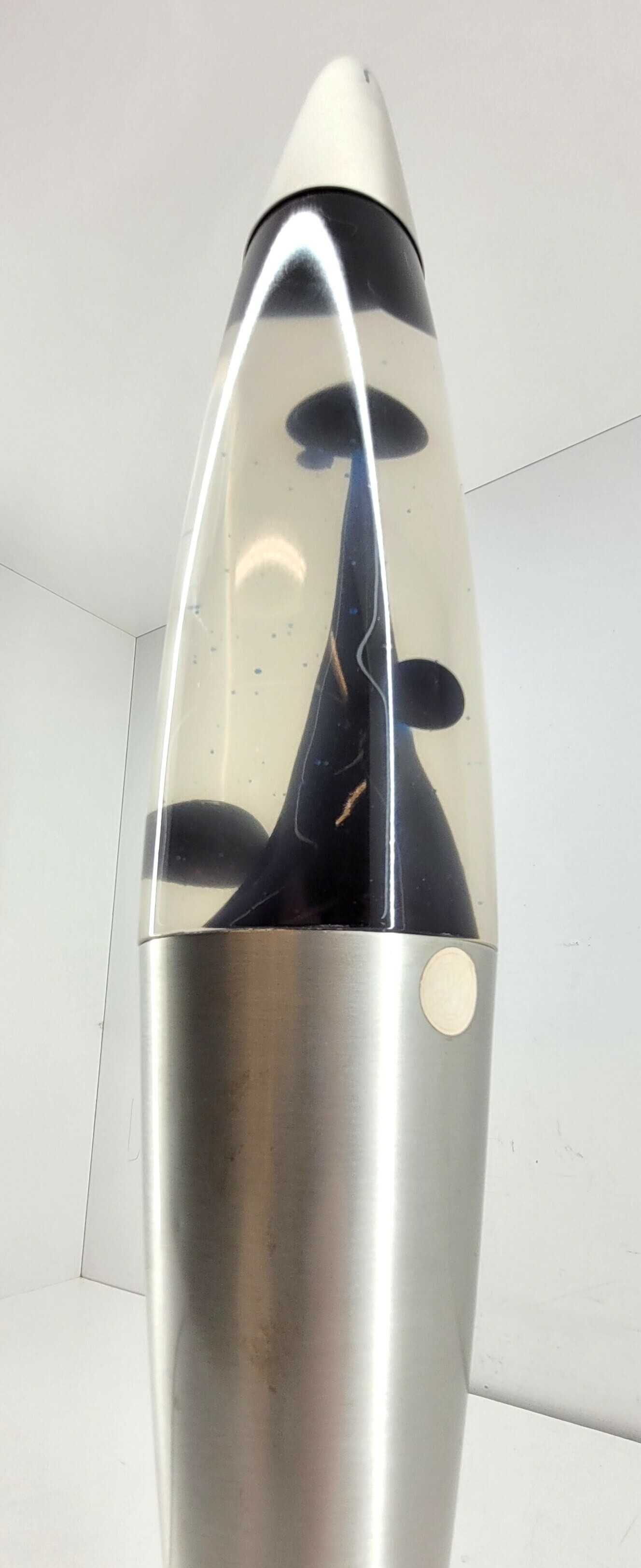 lampa-lawa-kolor-dominujacy-srebrny