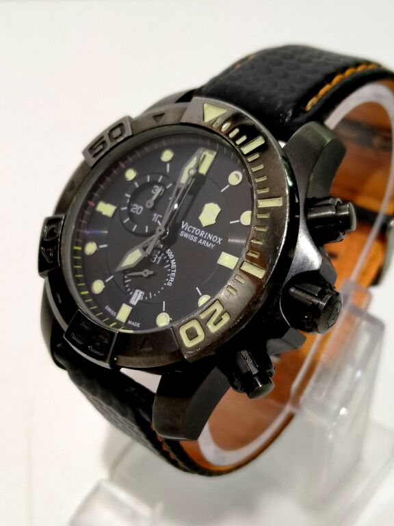 VICTORINOX SWISS ARMY CHRONOGRAPH DIVE MASTER 500M