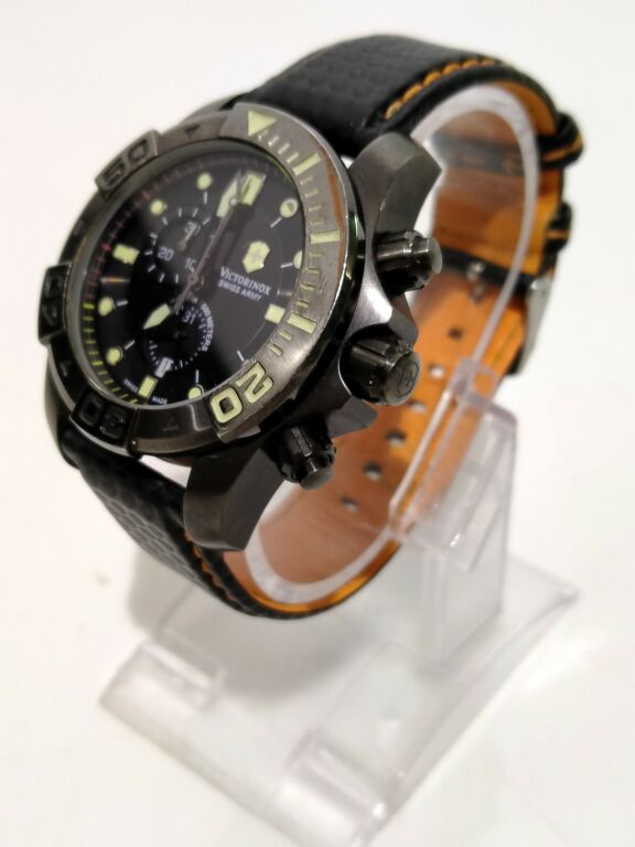 VICTORINOX SWISS ARMY CHRONOGRAPH DIVE MASTER 500M