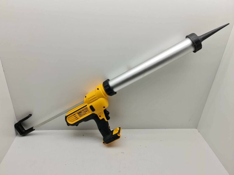 DEWALT DCE580N PISTOLET DO SILIKONU 18V 600ML