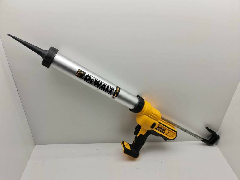 DEWALT DCE580N PISTOLET DO SILIKONU 18V 600ML