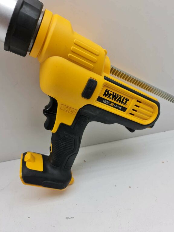 DEWALT DCE580N PISTOLET DO SILIKONU 18V 600ML