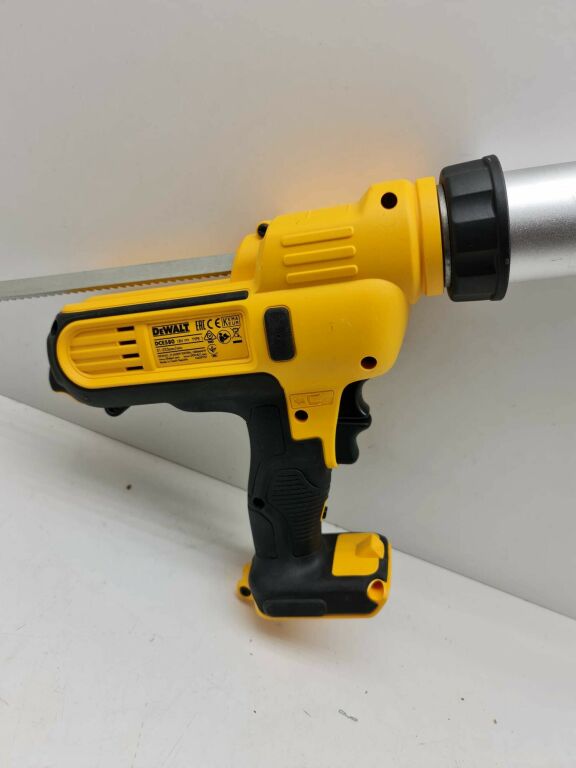 DEWALT DCE580N PISTOLET DO SILIKONU 18V 600ML