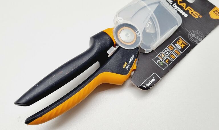 sekator-nozycowy-fiskars-p961-285-cm-stan-uzywany