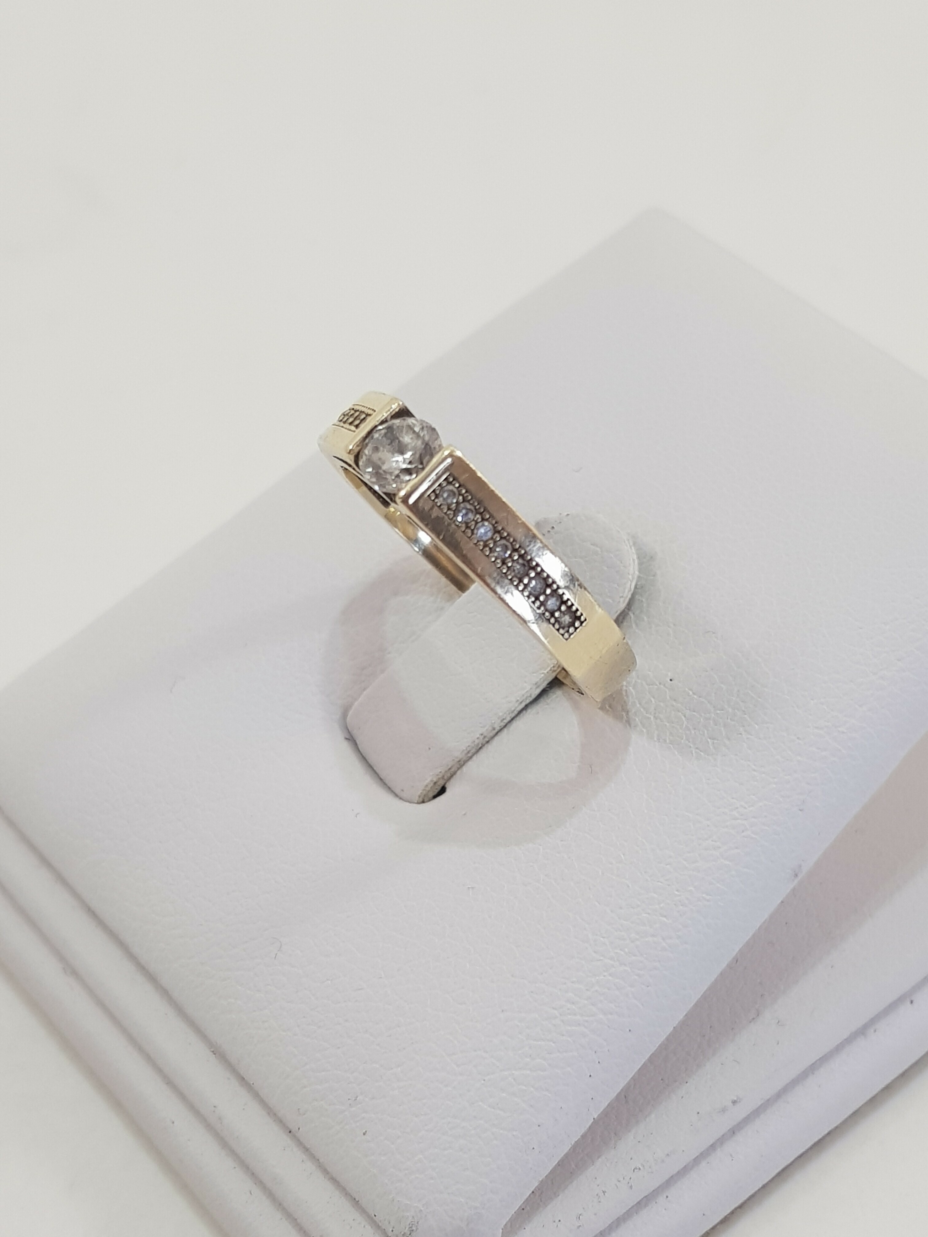 wyrob-jubilerski-uzywany-pierscionek-material-15835-2