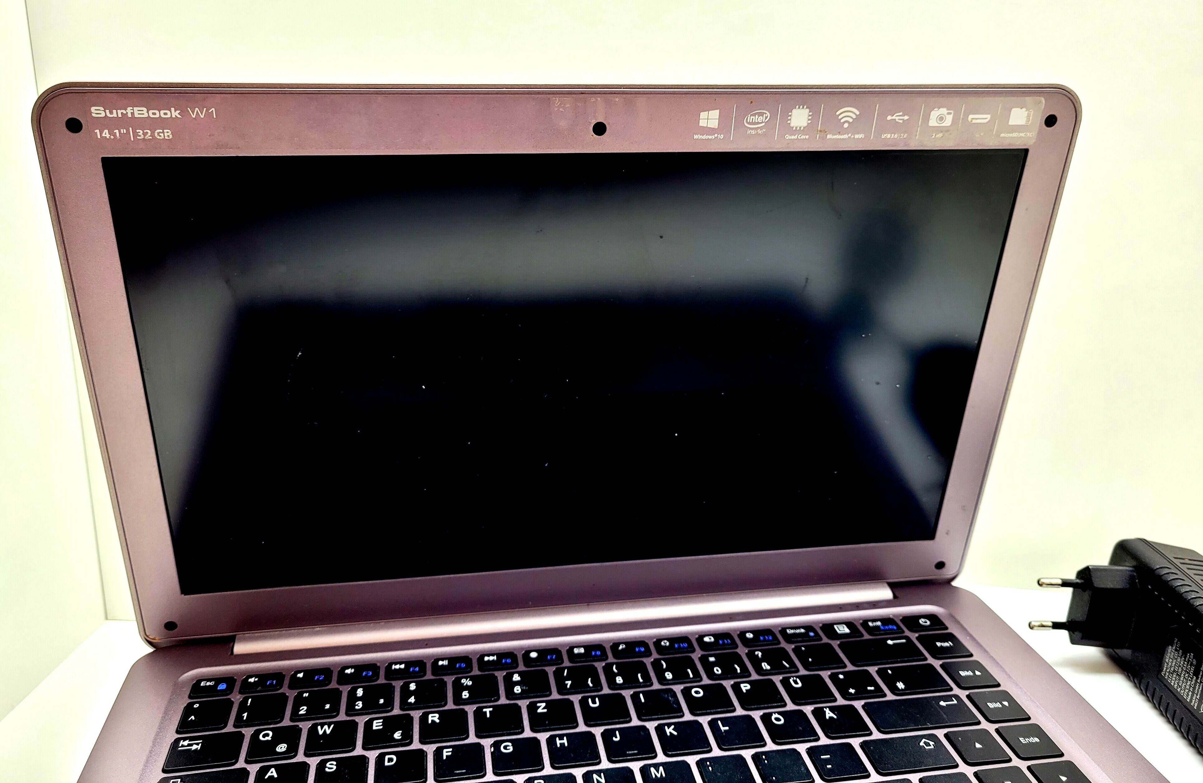 laptop-trekstor-surfbook-w1-141-32gb-przekatna-ekranu-141