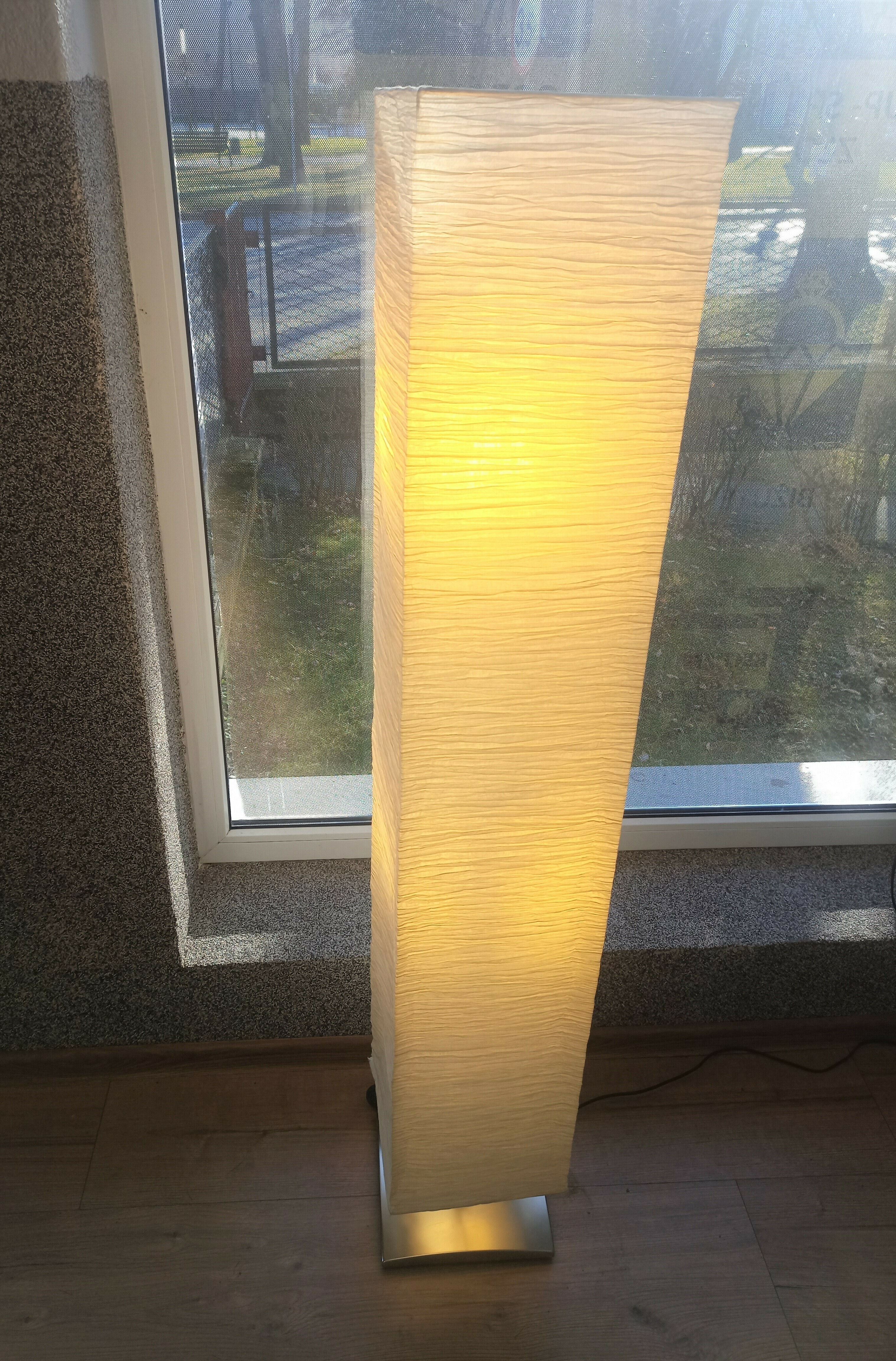 lampa-stojaca-podlogowa-papierowa-tuba-bezowa-stan-uzywany
