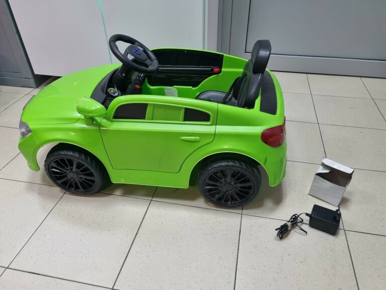 SAMOCHÓD NA AKUMULATOR BMW XM816