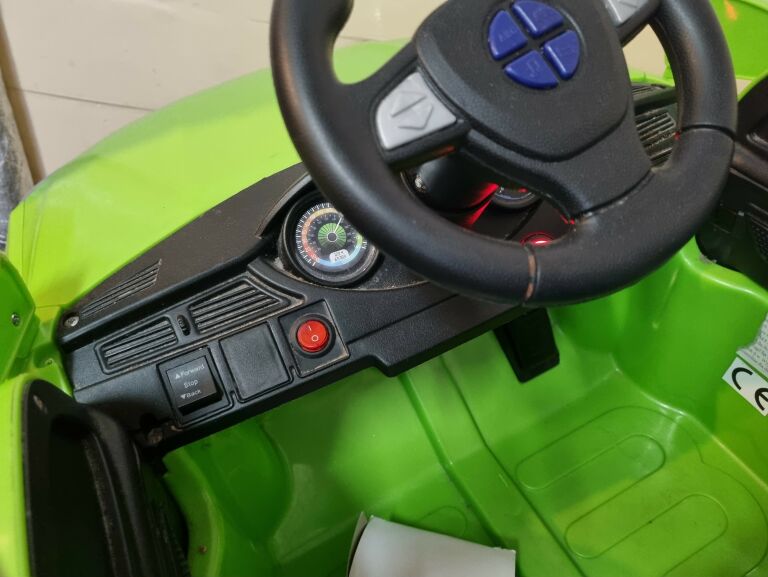 SAMOCHÓD NA AKUMULATOR BMW XM816