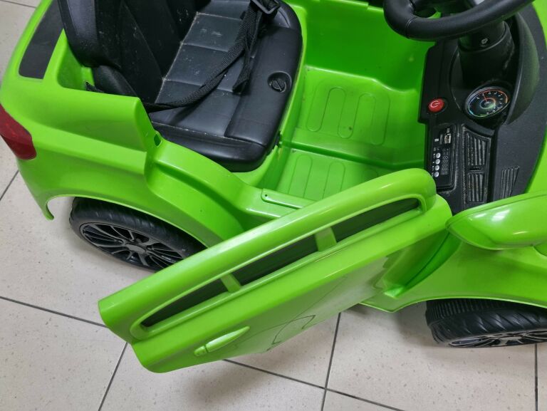 SAMOCHÓD NA AKUMULATOR BMW XM816