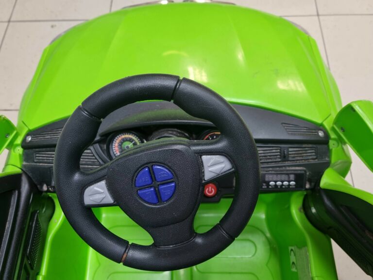 SAMOCHÓD NA AKUMULATOR BMW XM816