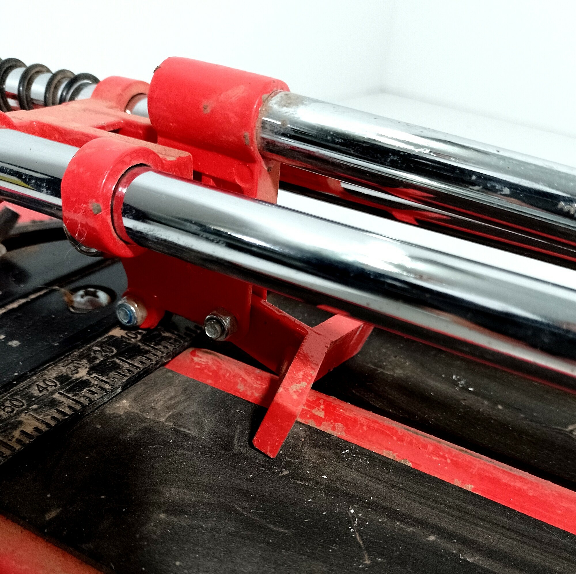 maszyna-do-ciecia-plytek-seria-00