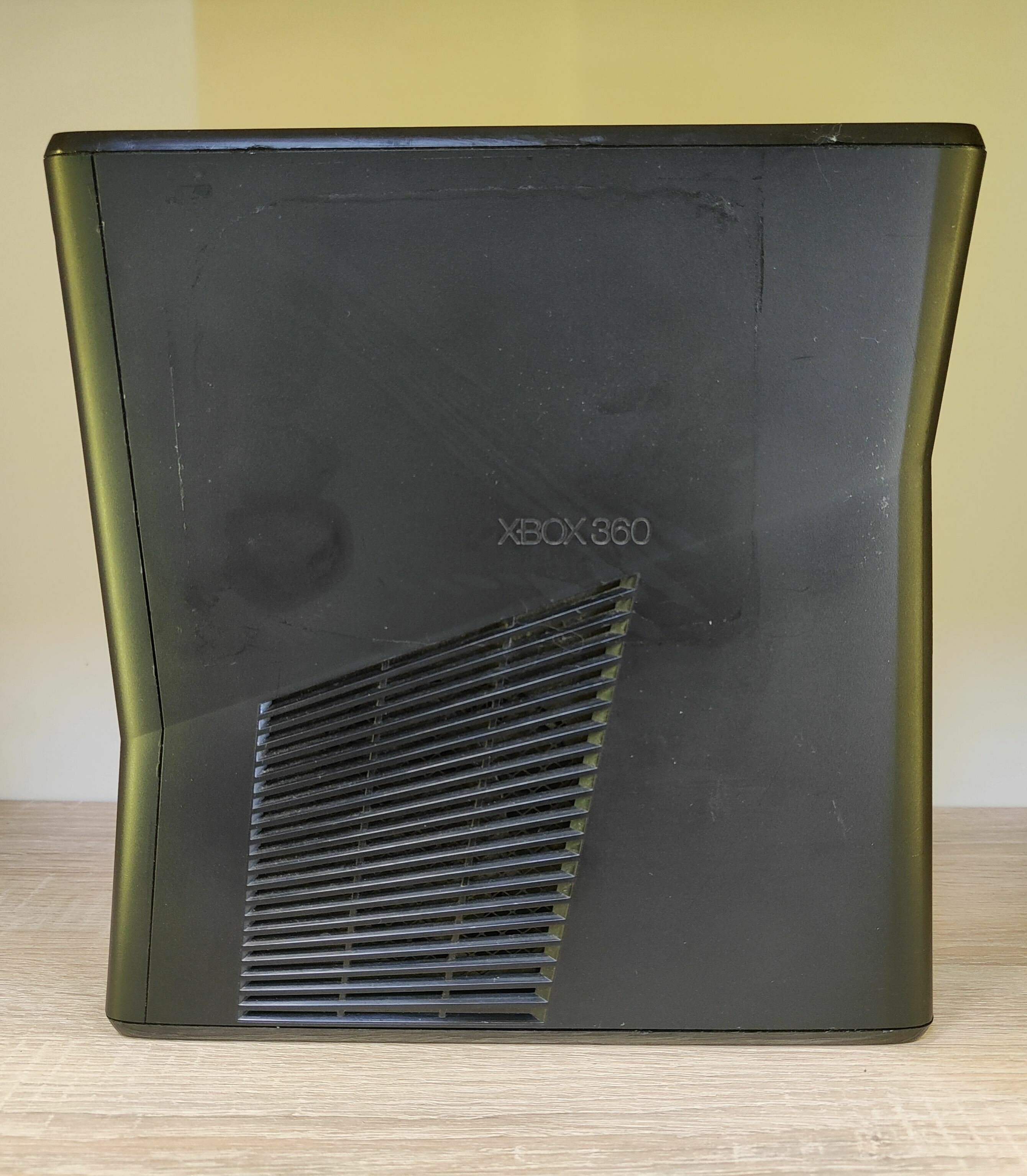 uszkodzony-xbox-360-s-pad-blad-e82-tanio-dysk-wbudowana-pamiec-brak