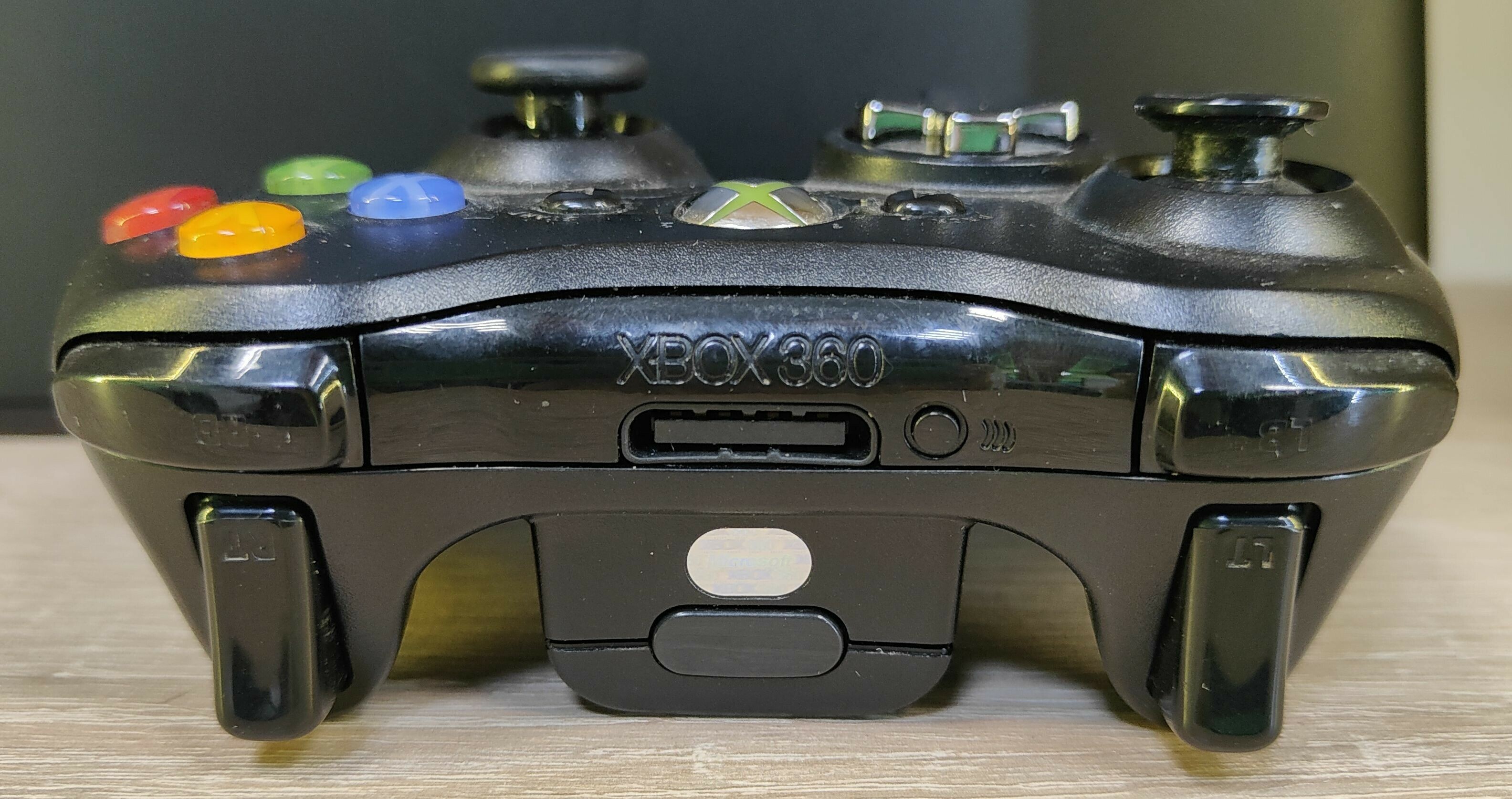 uszkodzony-xbox-360-s-pad-blad-e82-tanio-wersja-konsoli-xbox-360-slim