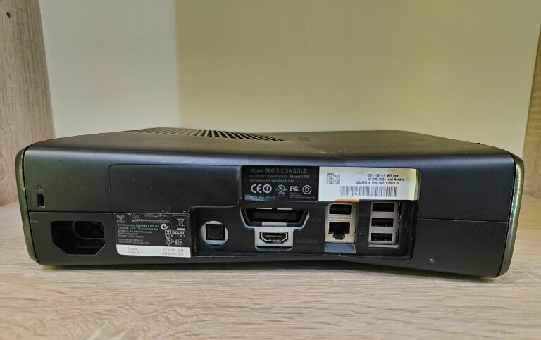 uszkodzony-xbox-360-s-pad-blad-e82-tanio-product-id-fdbdc10e-4de1-40e6-bfa2-350df9fdc8d3