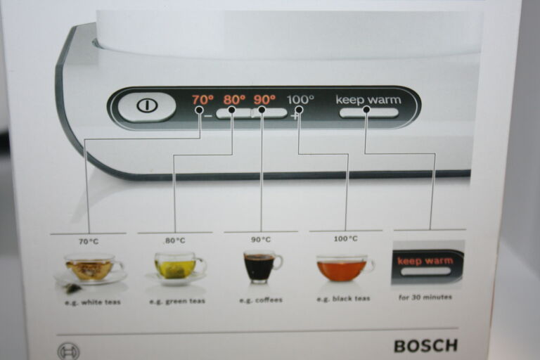 CZAJNIK ELEKTRYCZNY BOSCH TWK 8611P 2400W 1,5L
