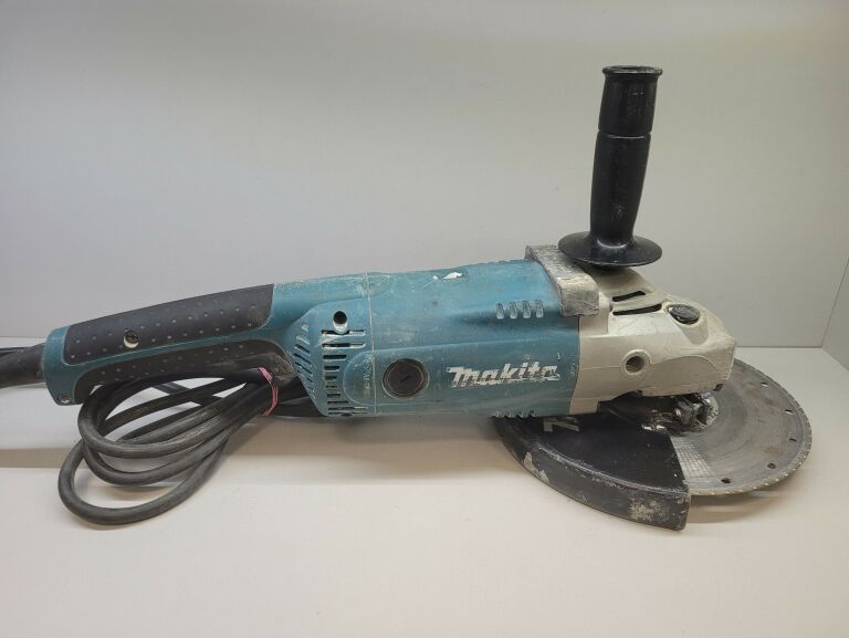 SZLIFIERKA KĄTOWA MAKITA GA9020 2016R