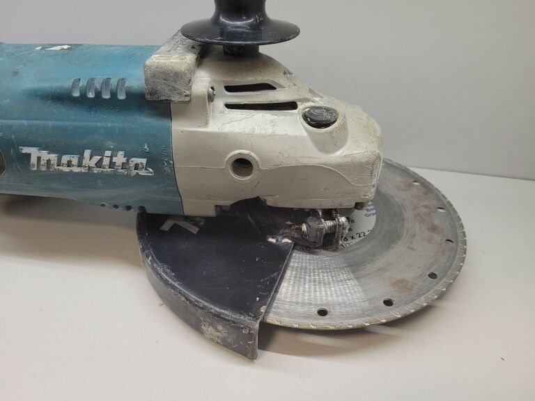 SZLIFIERKA KĄTOWA MAKITA GA9020 2016R