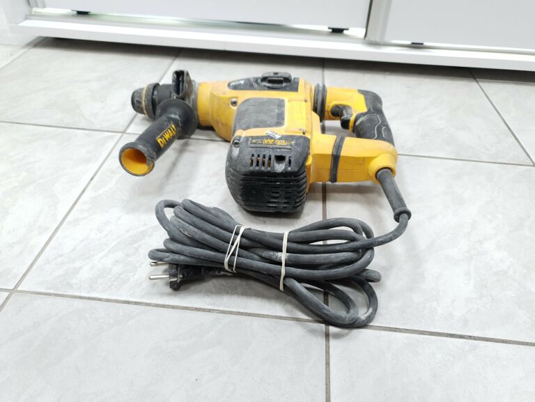 MŁOTOWIERTARKA DEWALT D25413 WALIZKA