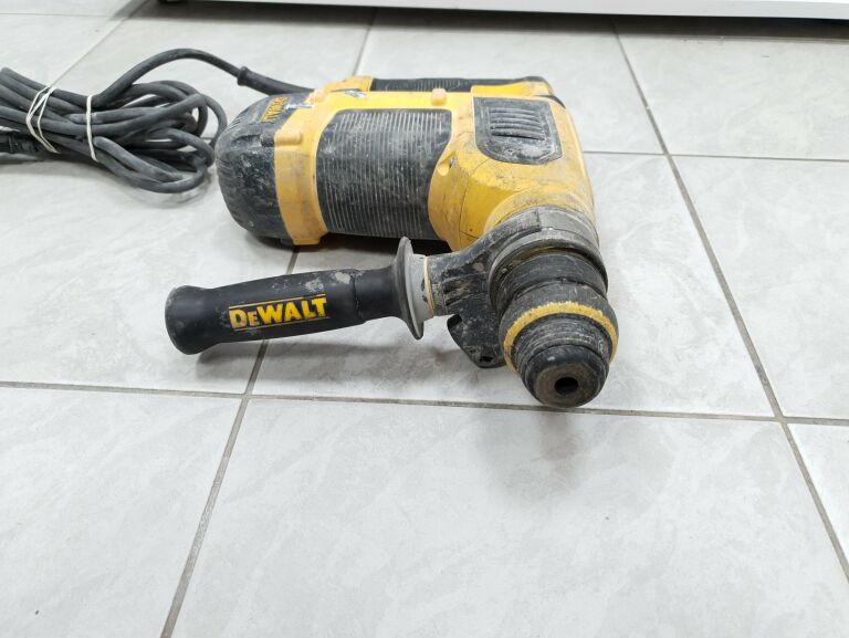 MŁOTOWIERTARKA DEWALT D25413 WALIZKA