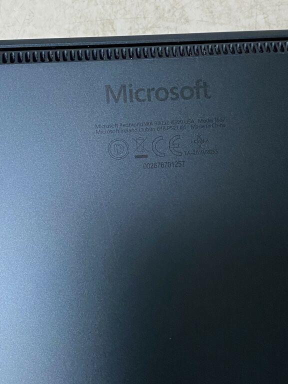 microsoft-surface-1867-zasilacz-surface-dock-stan-opakowania-brak-opakowania