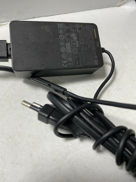 microsoft-surface-1867-zasilacz-surface-dock-przekatna-ekranu-135