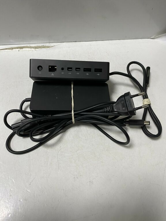 microsoft-surface-1867-zasilacz-surface-dock-kod-producenta-wa98052-6399