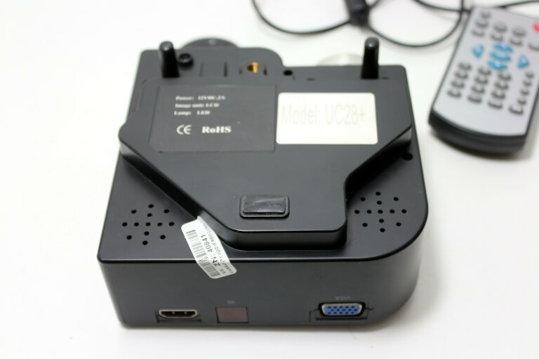 PROJEKTOR CHIŃSKI NONAME MODEL UC28 PLUS