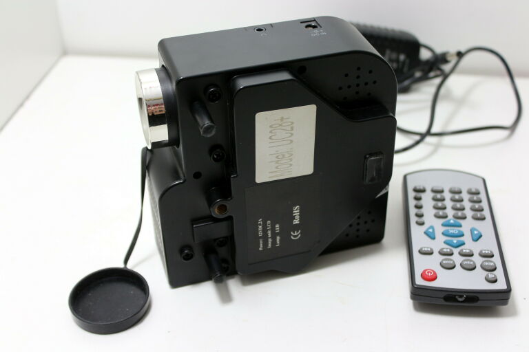 PROJEKTOR CHIŃSKI NONAME MODEL UC28 PLUS