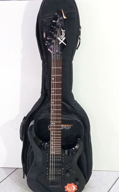 GITARA ELEKTRYCZNA CORT X6 POKROWIEC