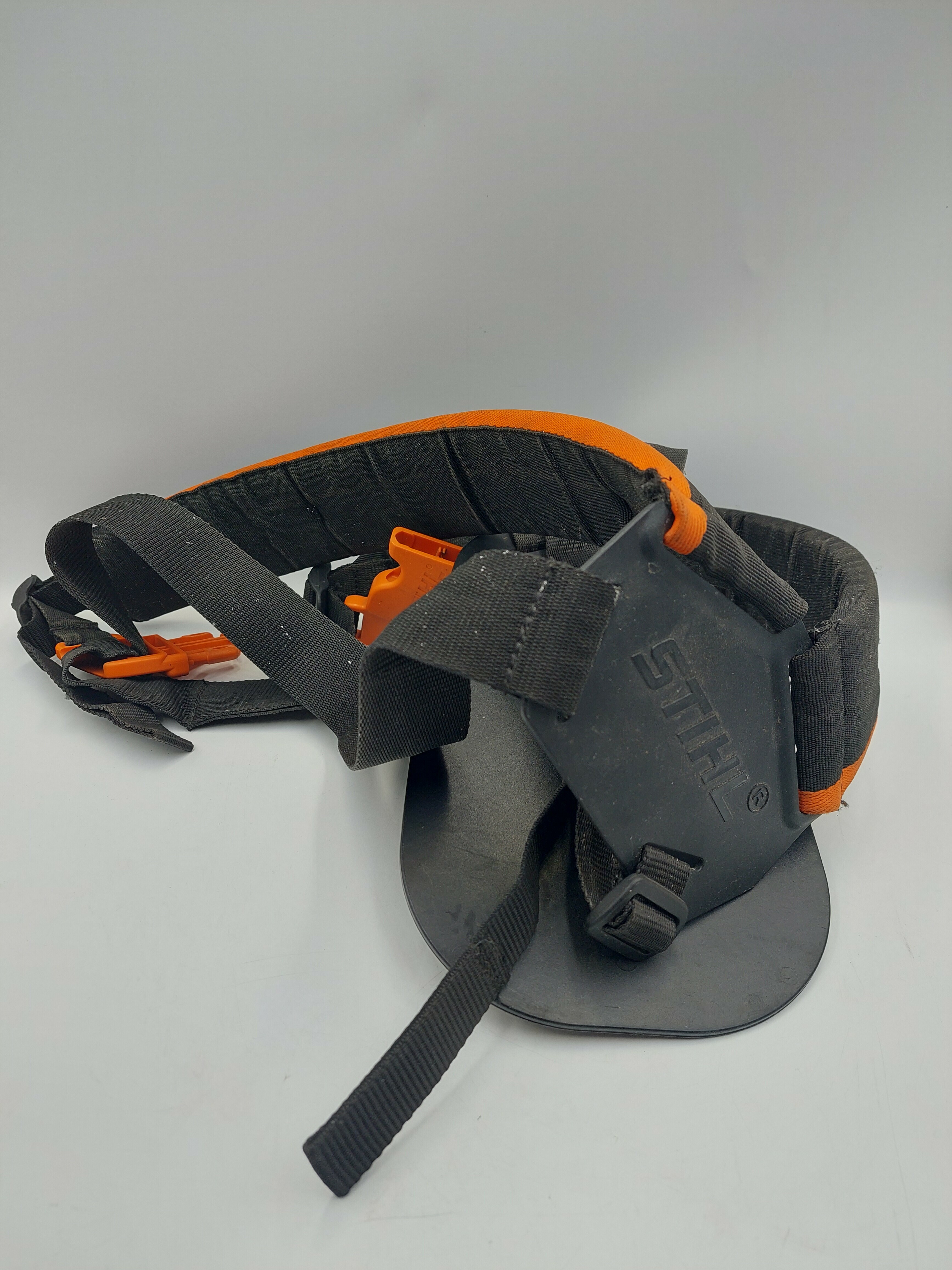 kosa-spalinowa-podkaszarka-stihl-fs-90-r-szelki-zasilanie-spalinowe