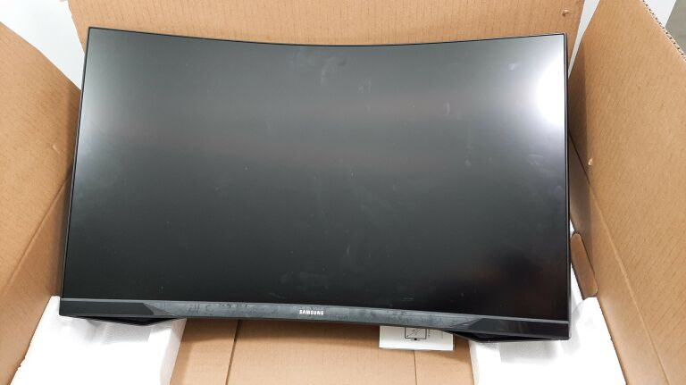MONITOR SAMSUNG 27 CALI ODYSSEY G5 + PUDEŁKO