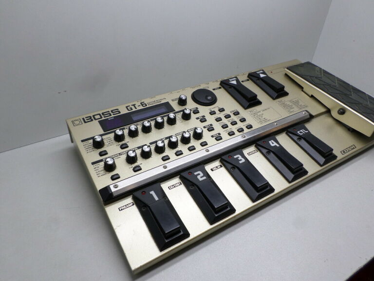 MULTIEFEKT GITAROWY BOSS GT-6