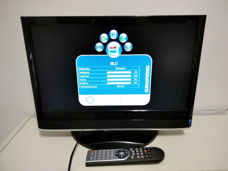TELEWIZOR GRUNDIG 19'' 19-2010 T DVD Z PILOTEM